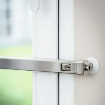 Barre transversale anti-effraction pour fenêtre et porte-fenêtre