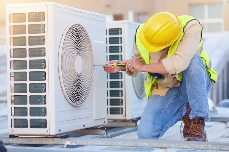 Installation du compresseur (groupe extérieur) d'une climatisation